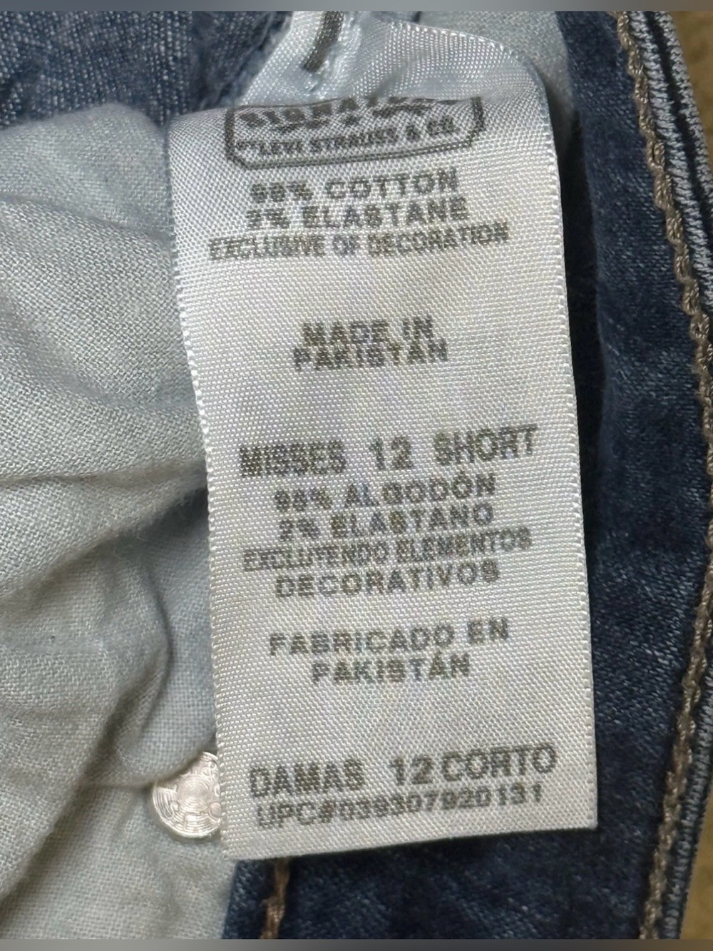 LEVIS Signature At Waist Bootcut Blue Jeans
Misses Size 12 Short (30x28.5) - Picture 9 of 9